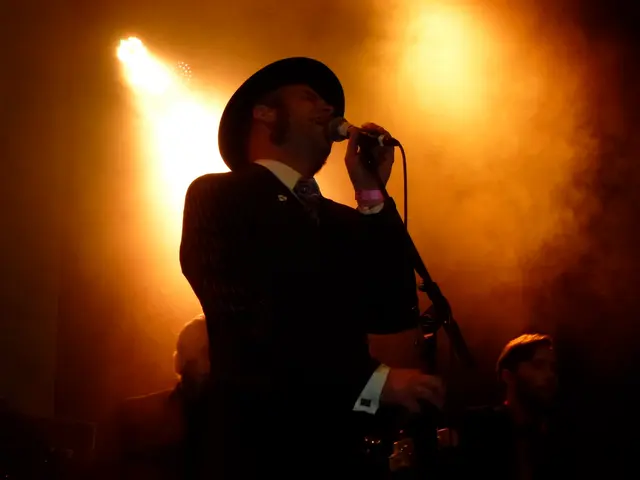 Symptoms of Sore Throat: Allergies, Coughing, and Other Factors