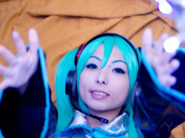 Easy two-minute technique suggested by a physical therapist promises prompt relief for tech neck...