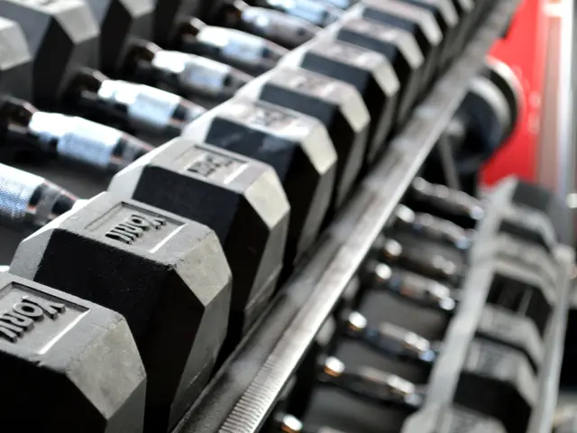 Trainer's 15-minute dumbbell routine focuses on developing strong back muscles
